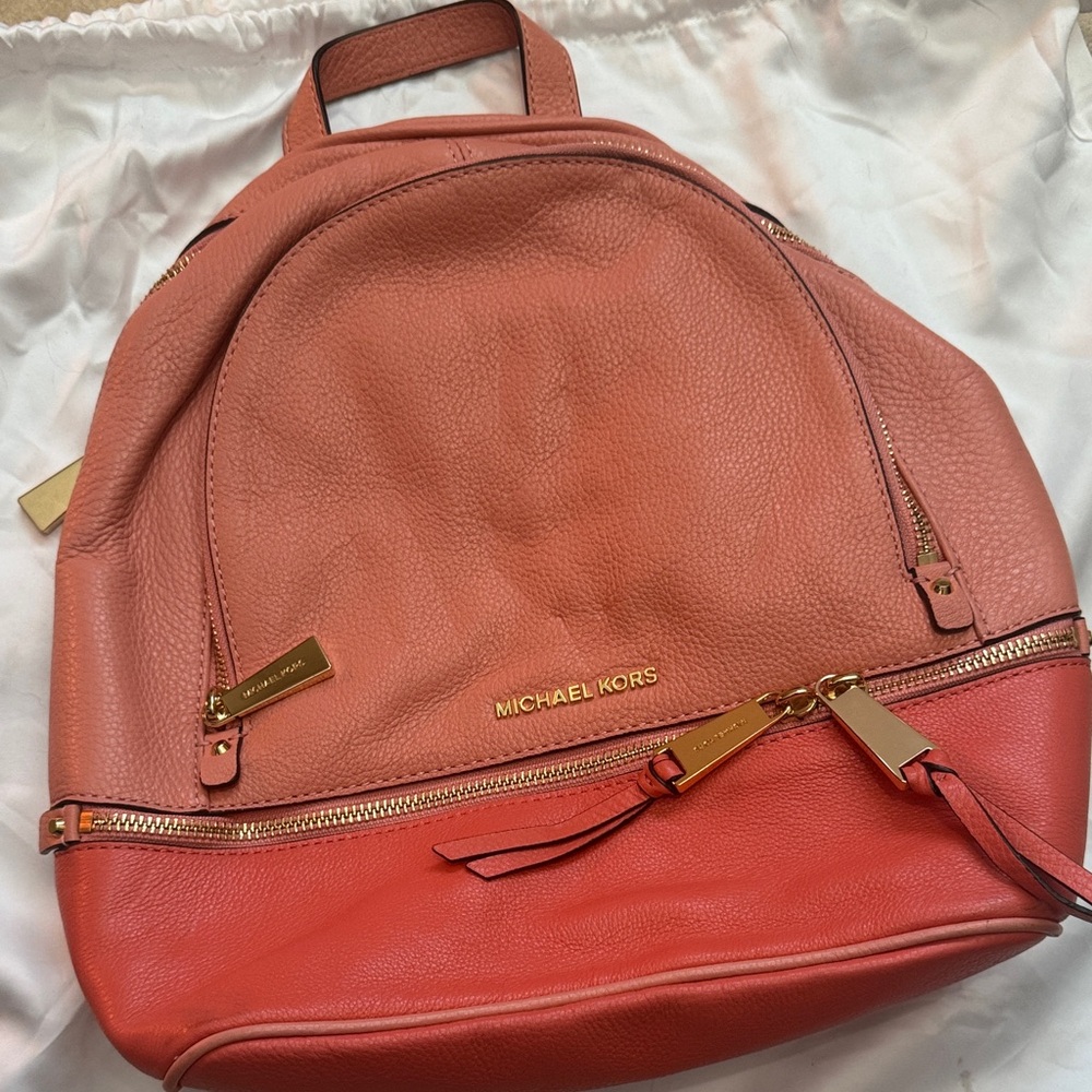 Michael Kors ombré coral backpack🪸